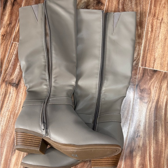 NWOT Grey Riding Boots - Picture 5 of 6